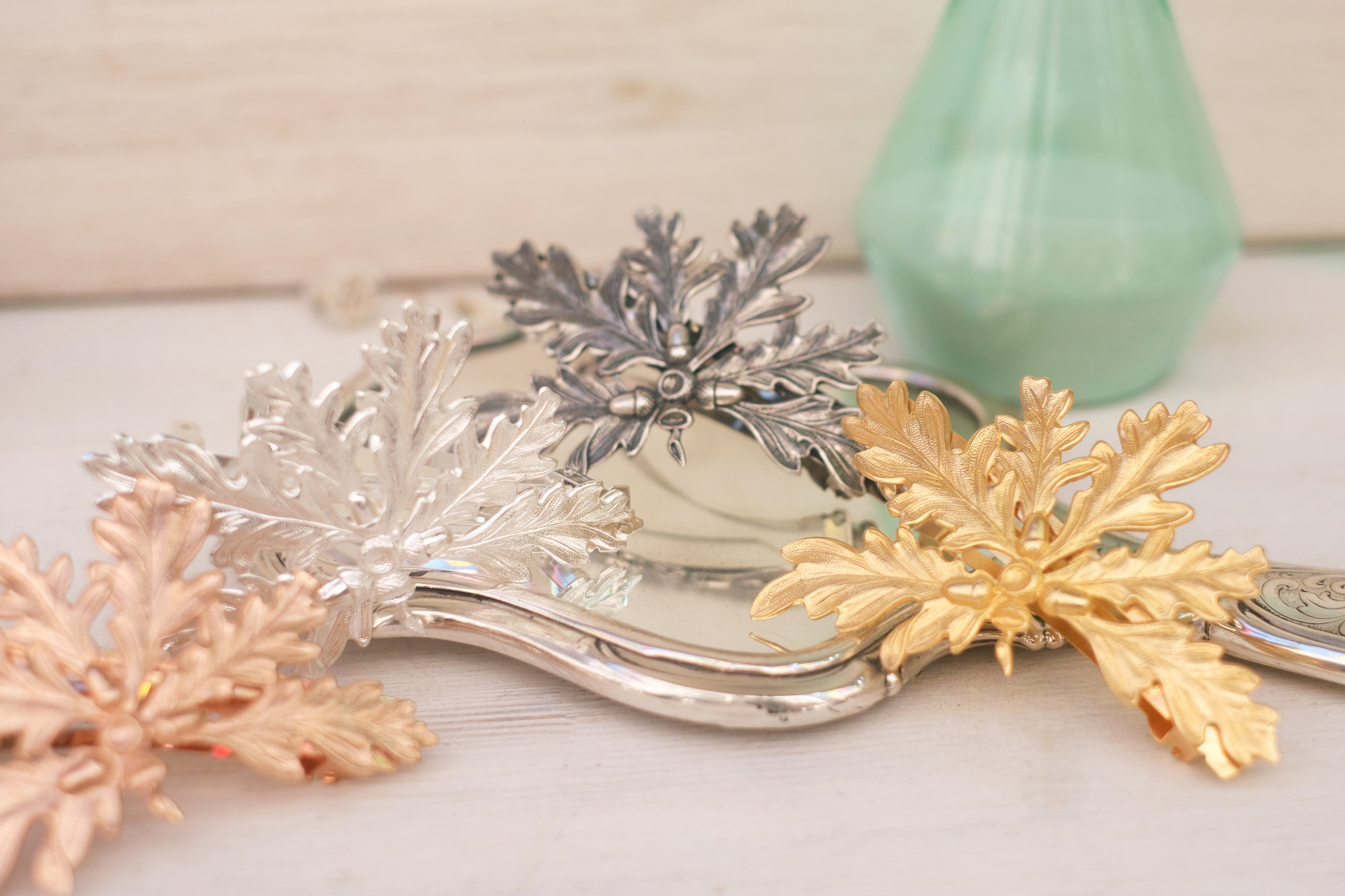 על האורן ובלוטים