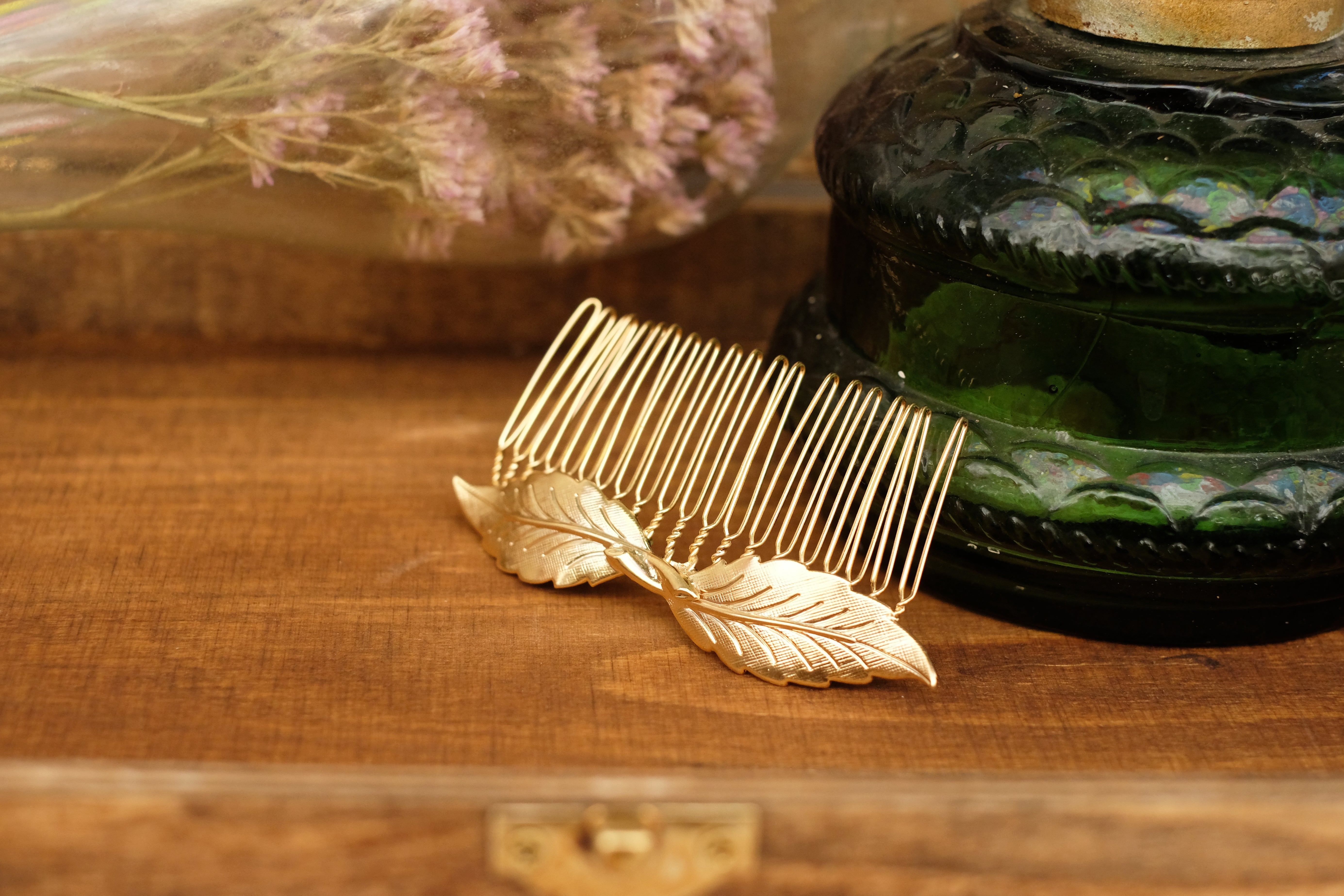 Two Simple Leaves | Large Comb