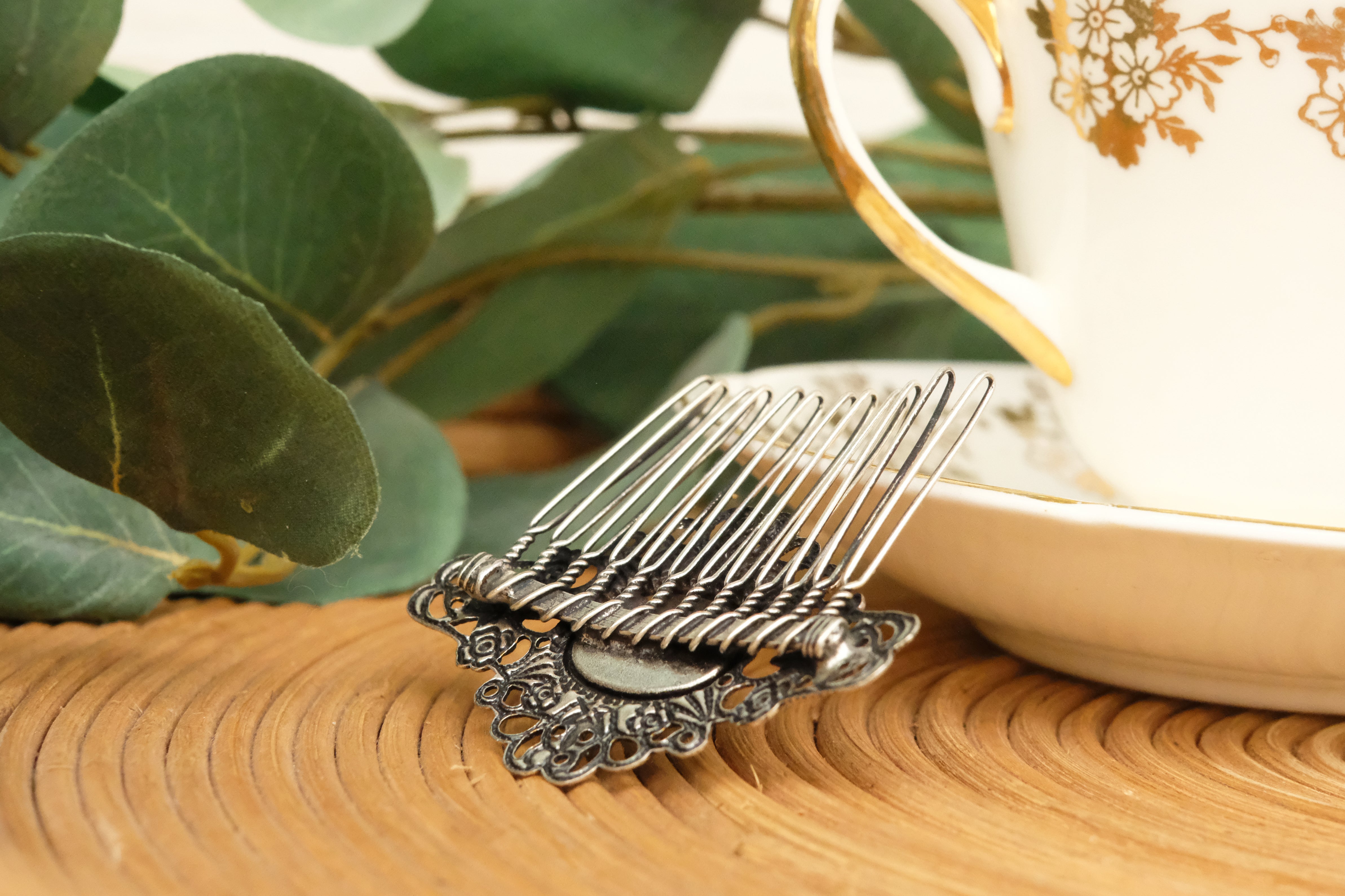 hair comb with pocket mirror detailed. in oxide silver and gold plated