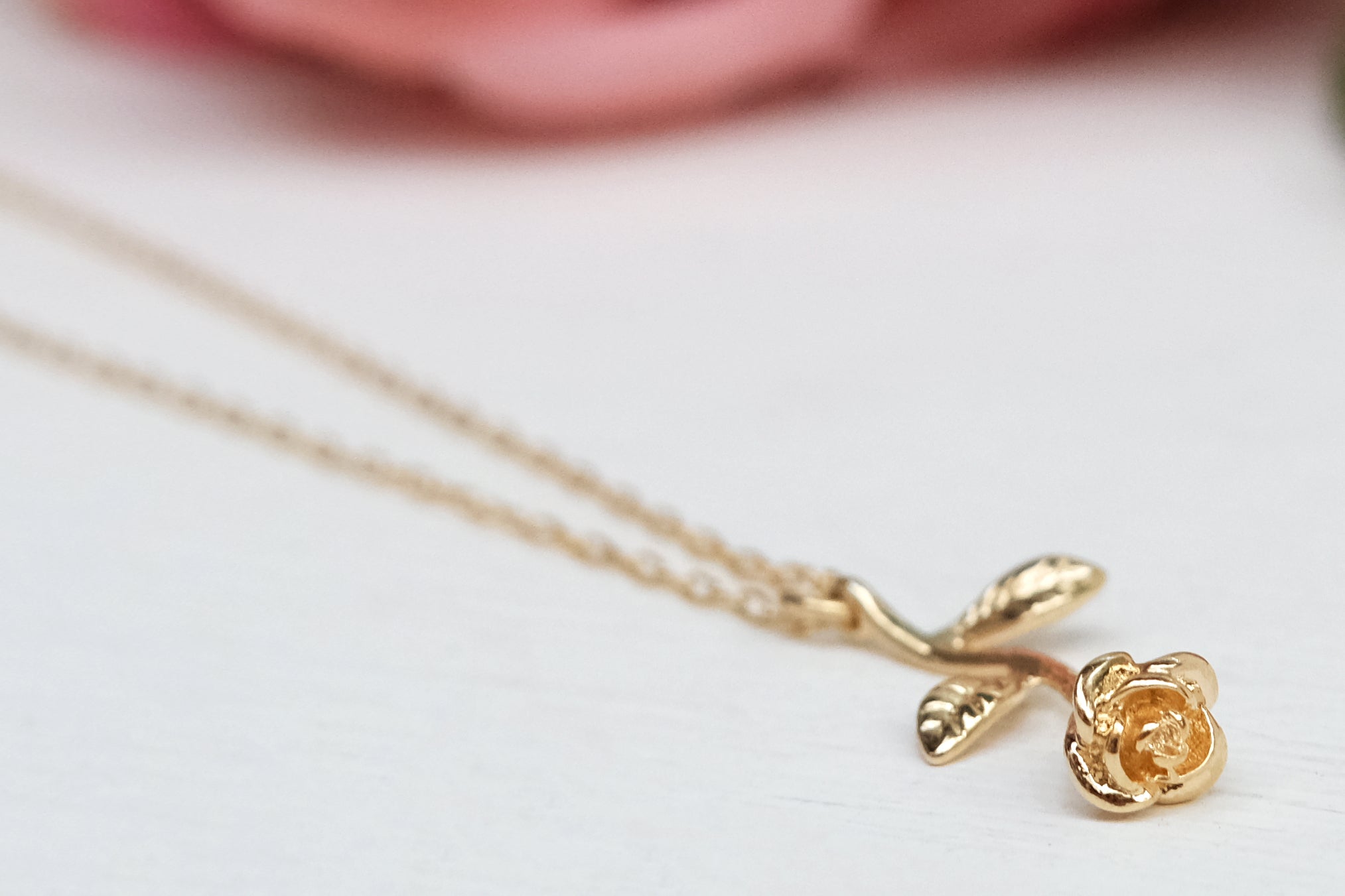 באנדל וורדים שרשרת ועגילים