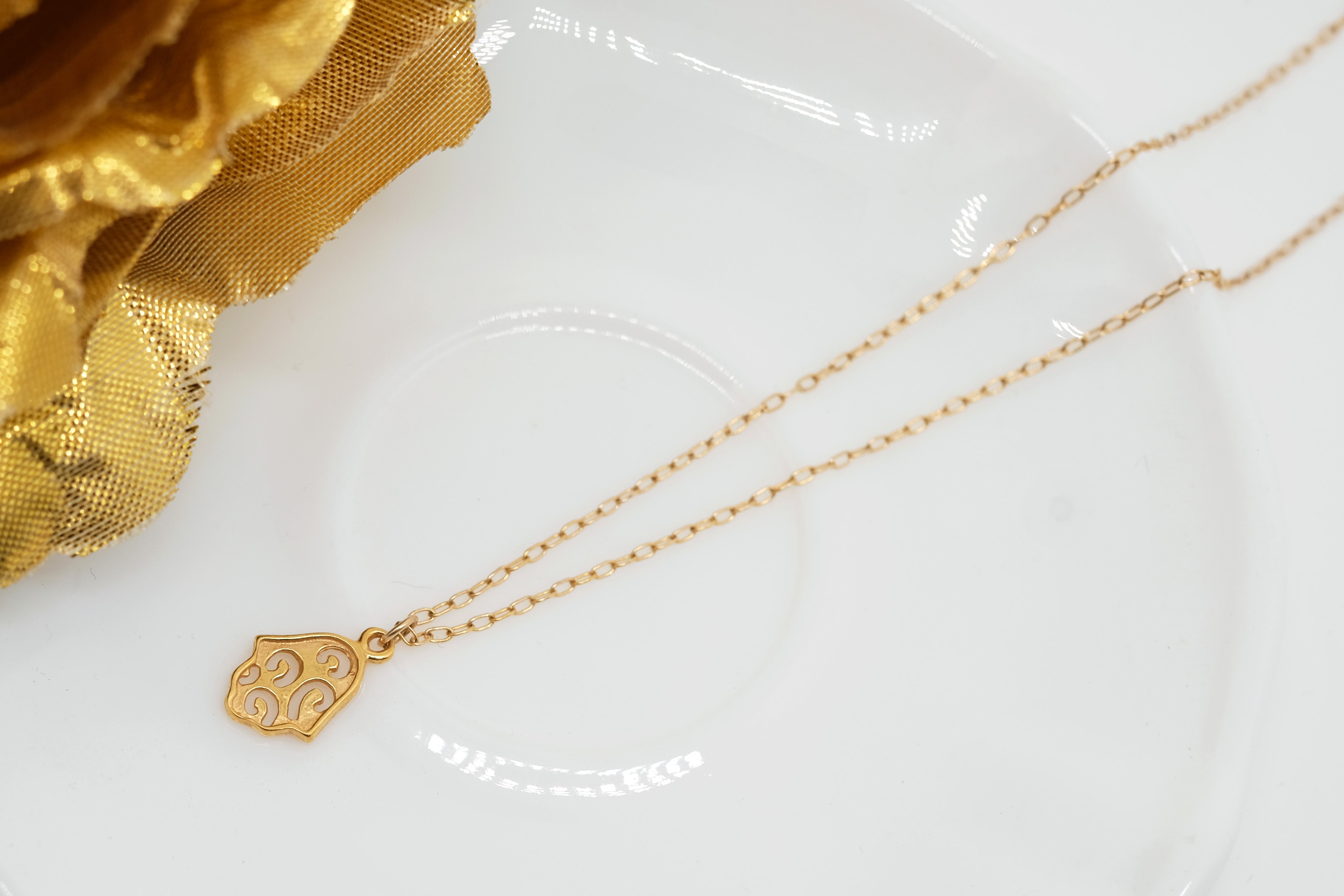 Hamsa Flow | Dainty Necklace