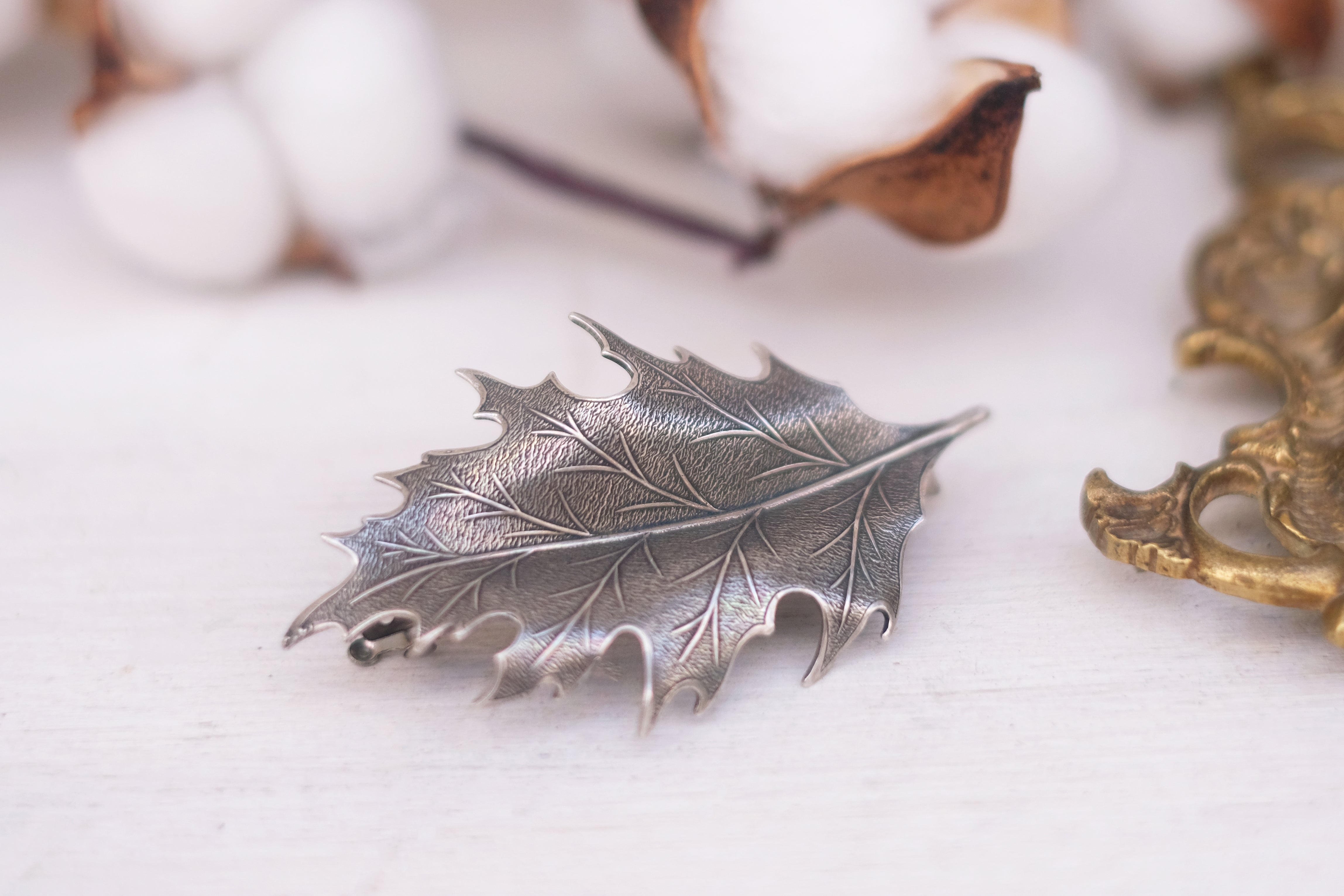 leaf detailed small barrette in gold plated rose gold and oxide silver