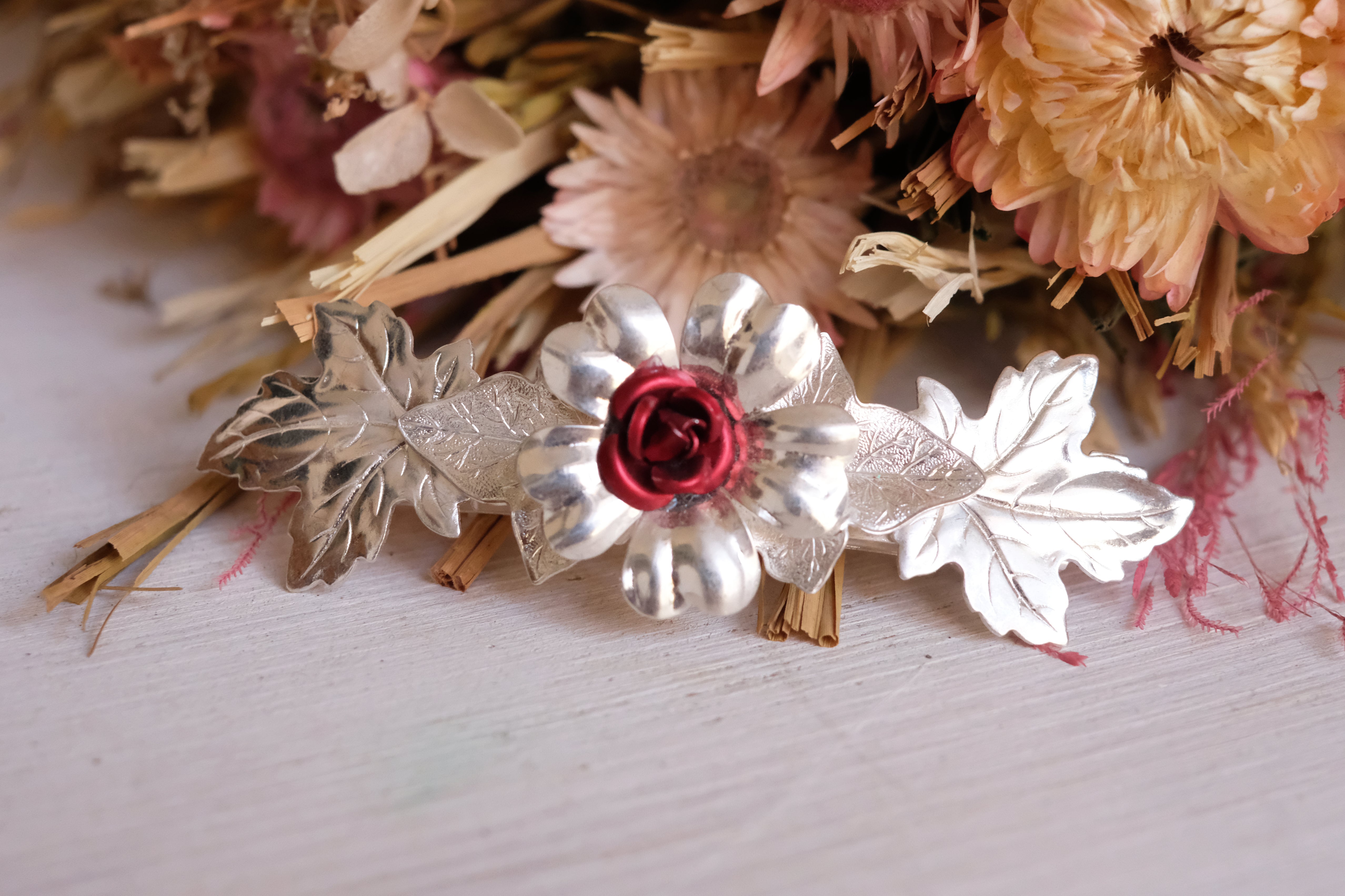 Chrysanthemum Kiss | Large Barrette