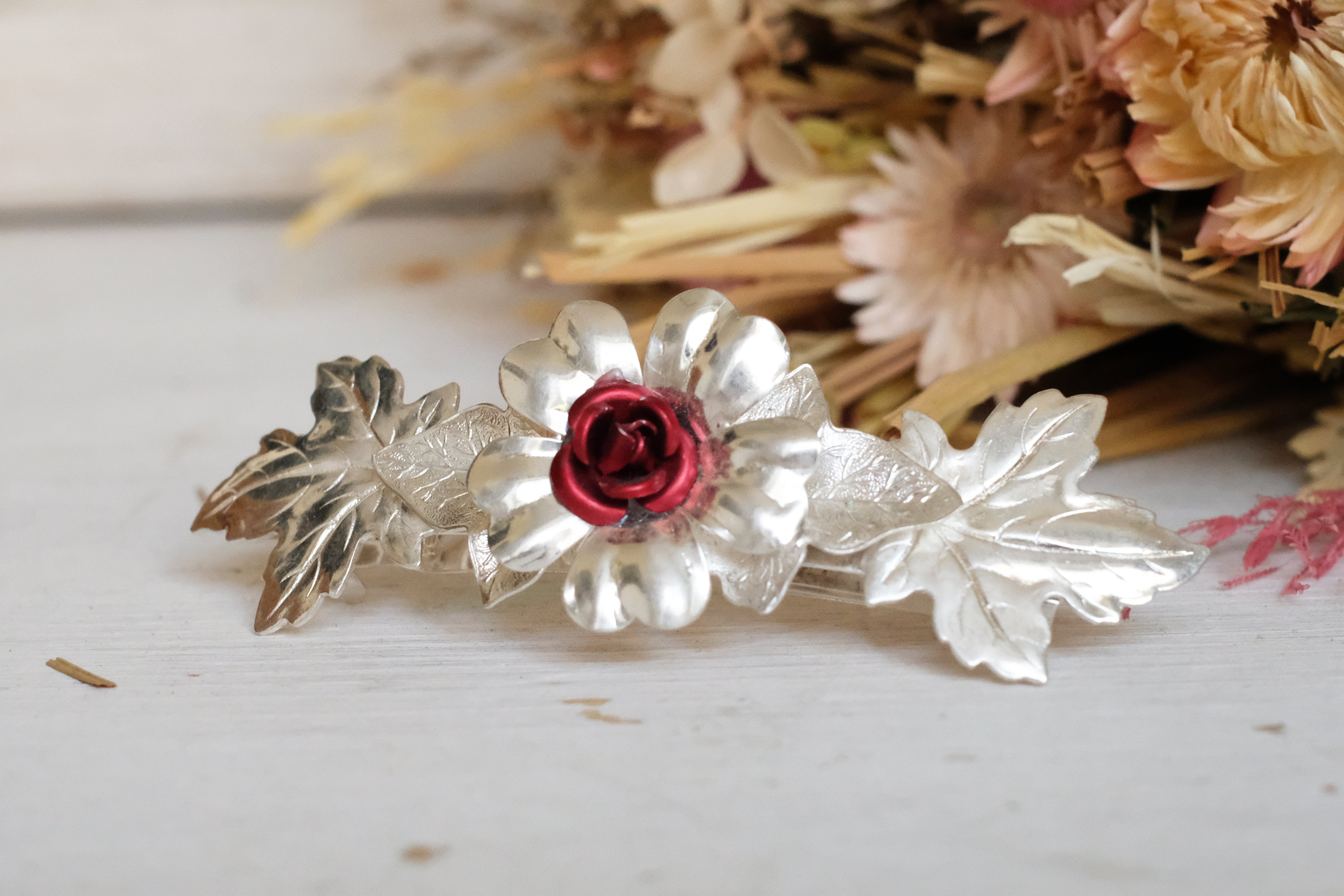 Chrysanthemum Kiss | Large Barrette