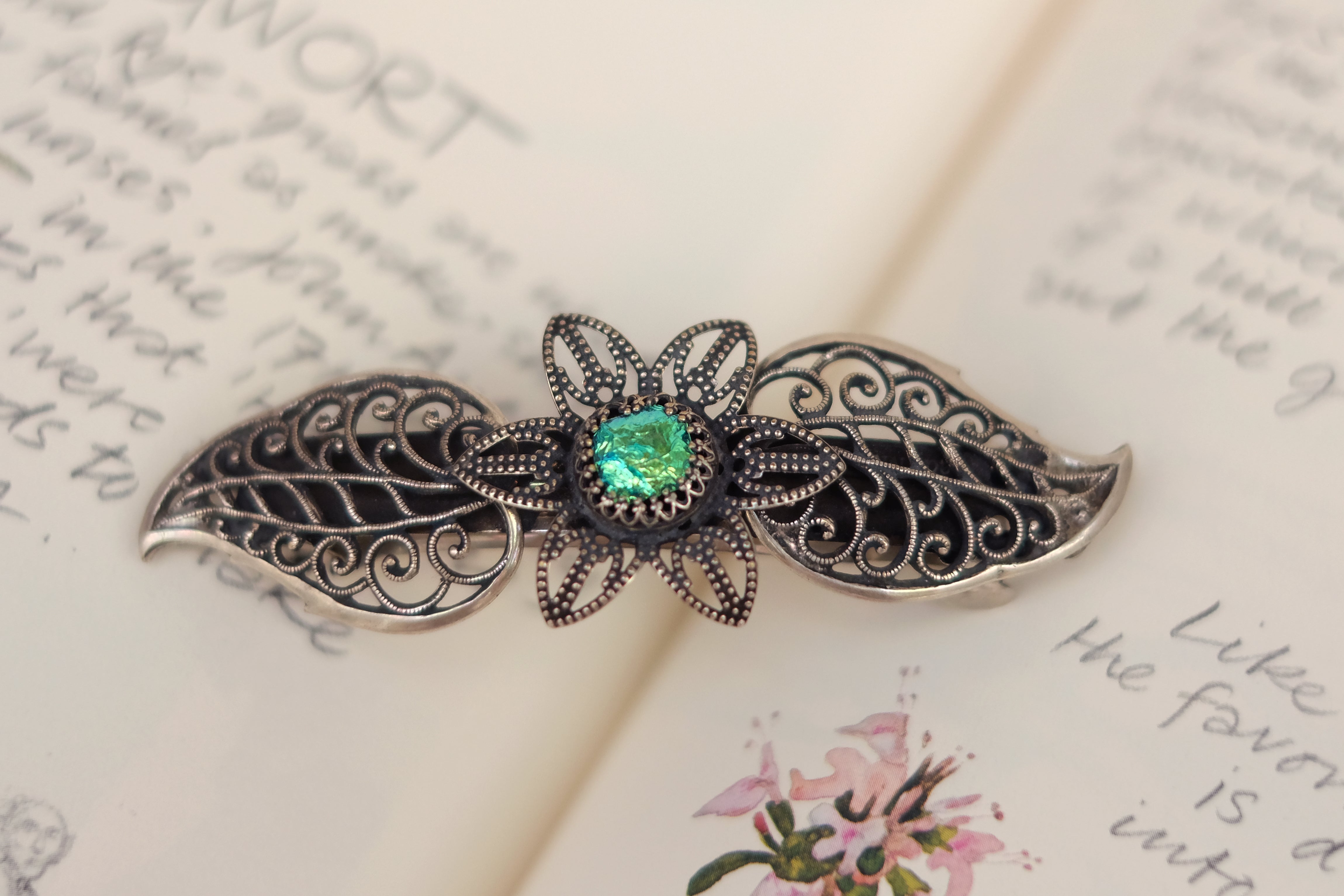 Petal and leaf | Medium Barrette