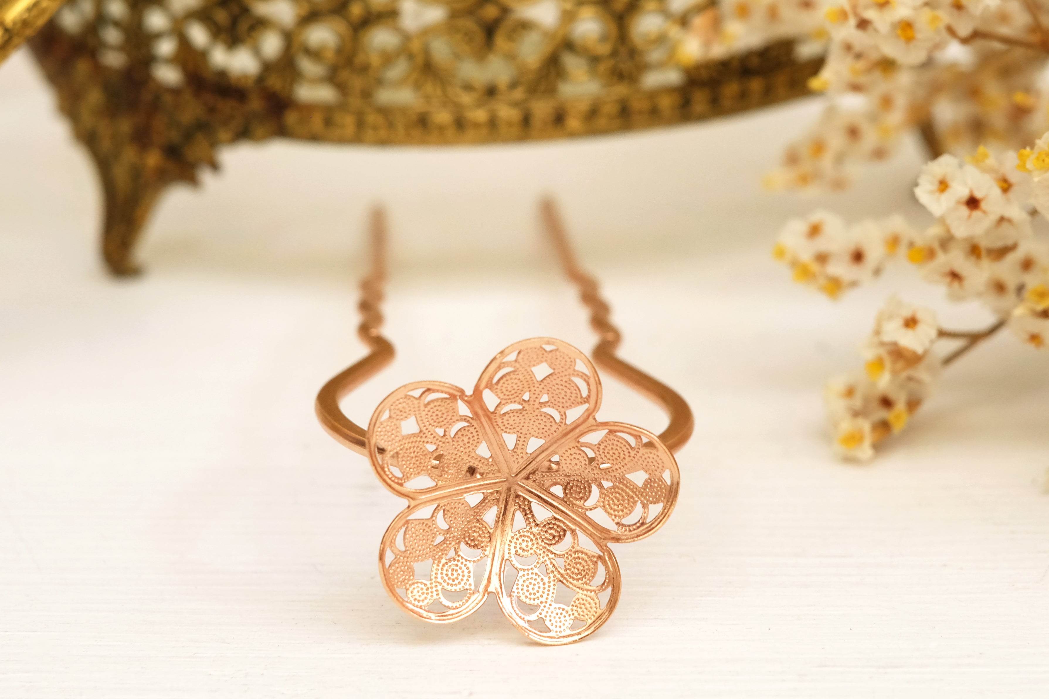 Lacy Flower | Prongs