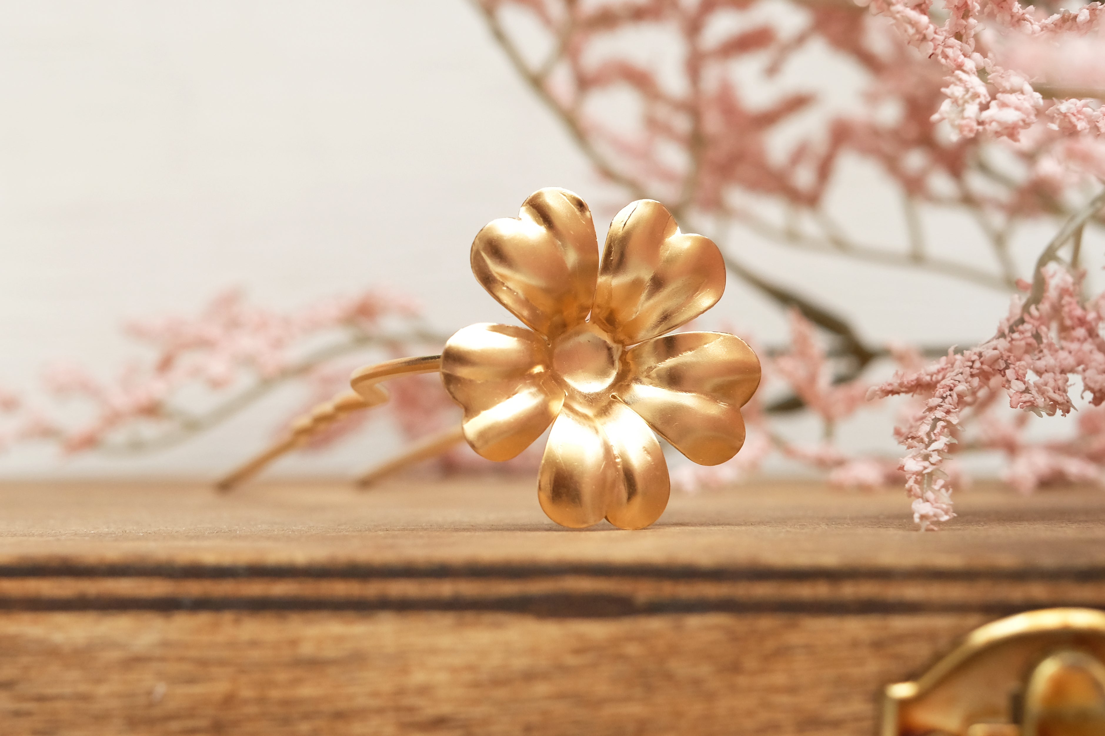 Sunny Flower | Prongs