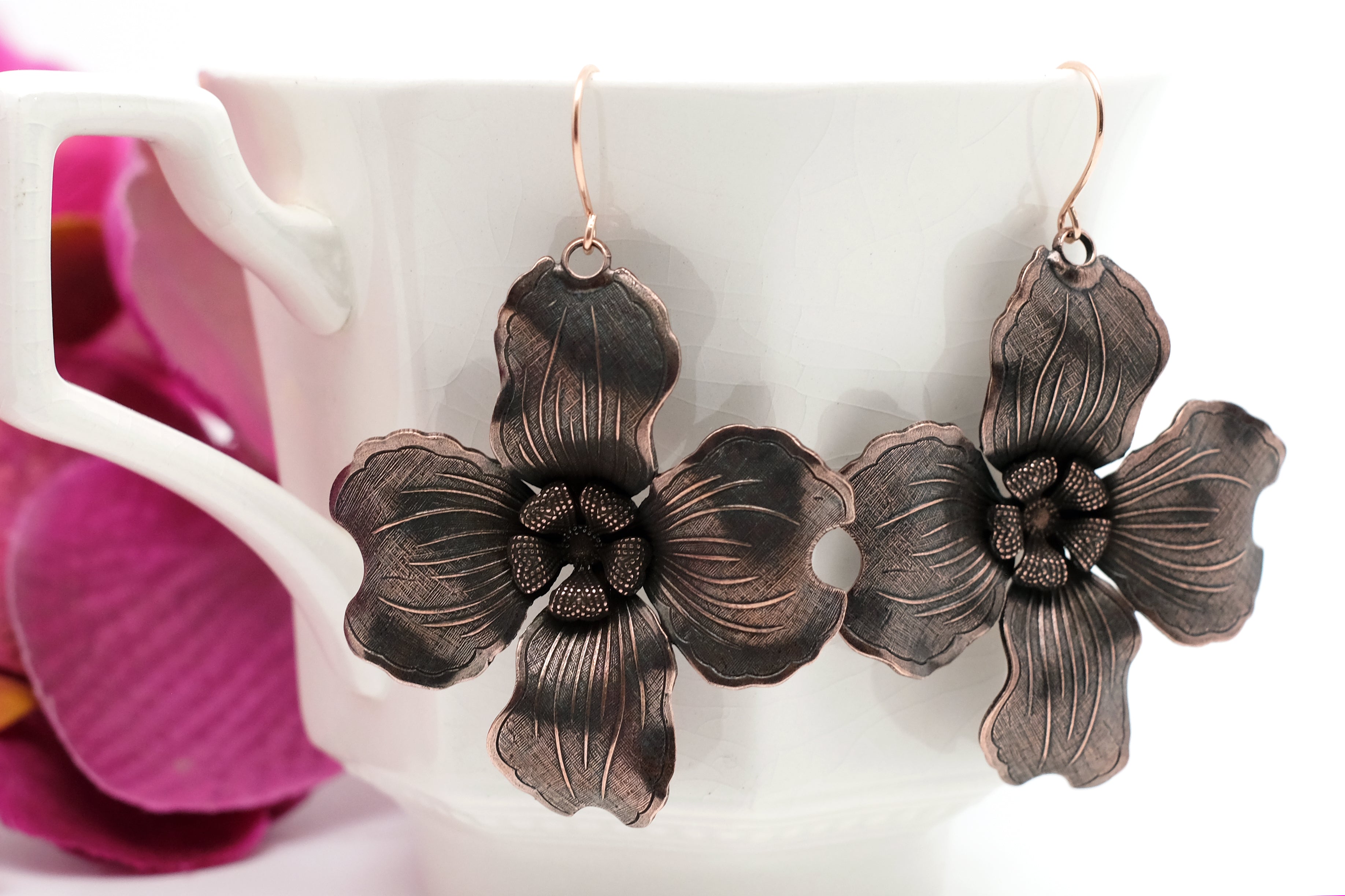 2 Flowers Hugging | Dangling Earrings