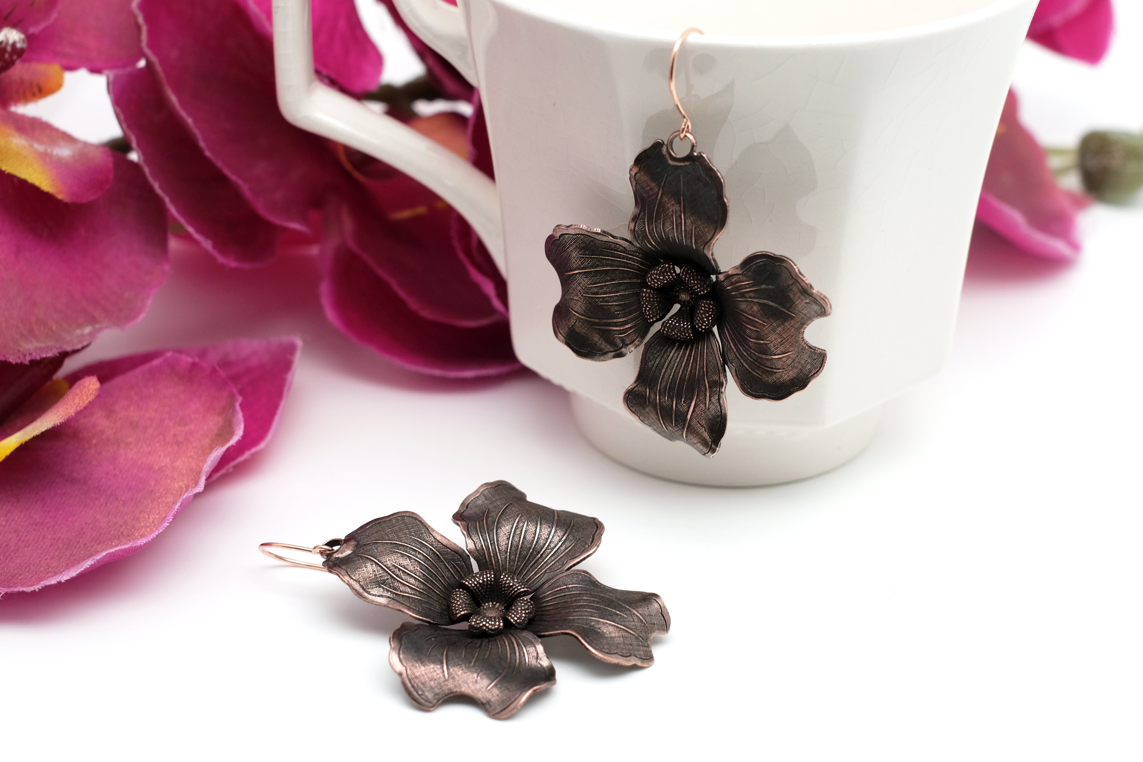 2 Flowers Hugging | Dangling Earrings