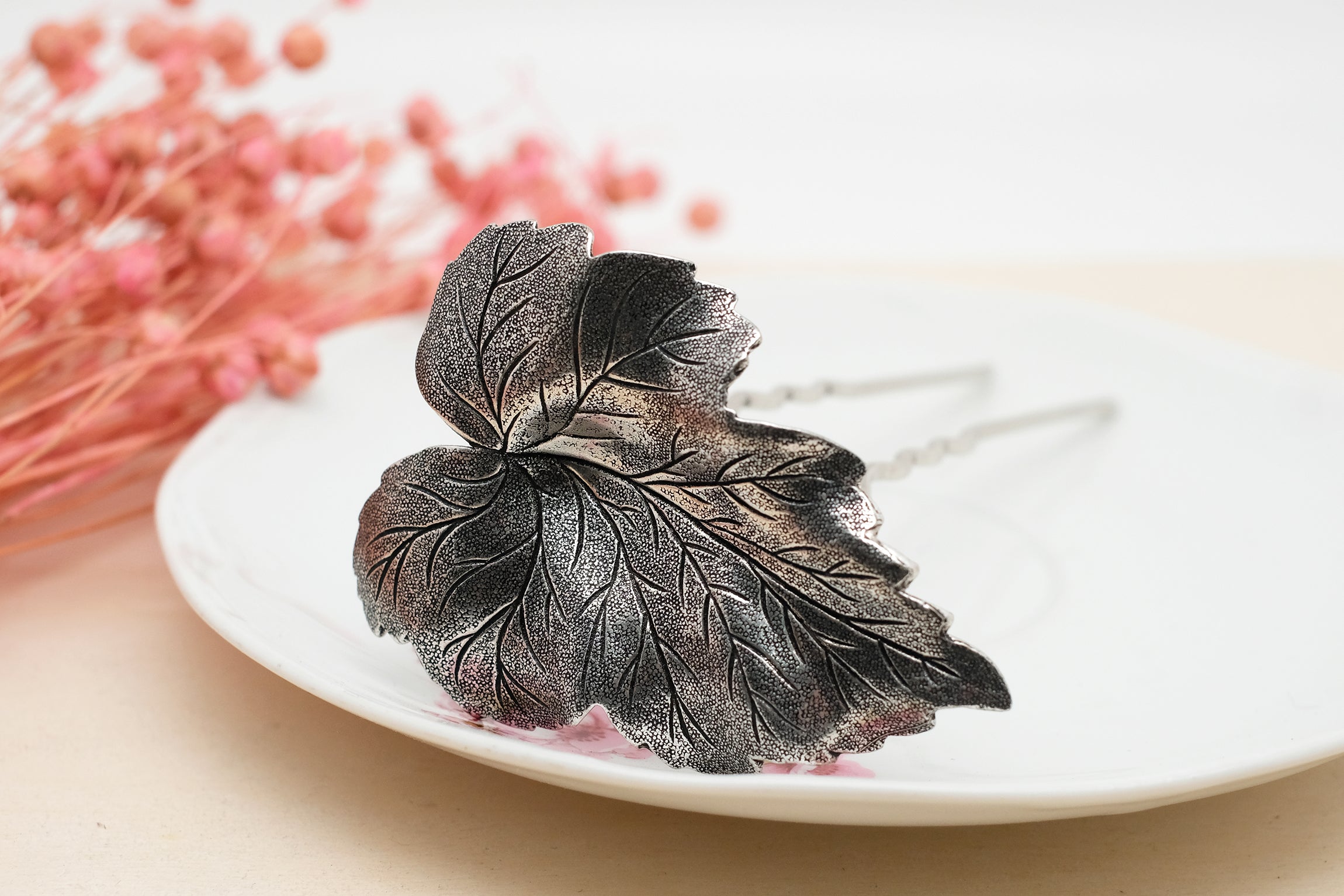 Textured Leaf | Prongs