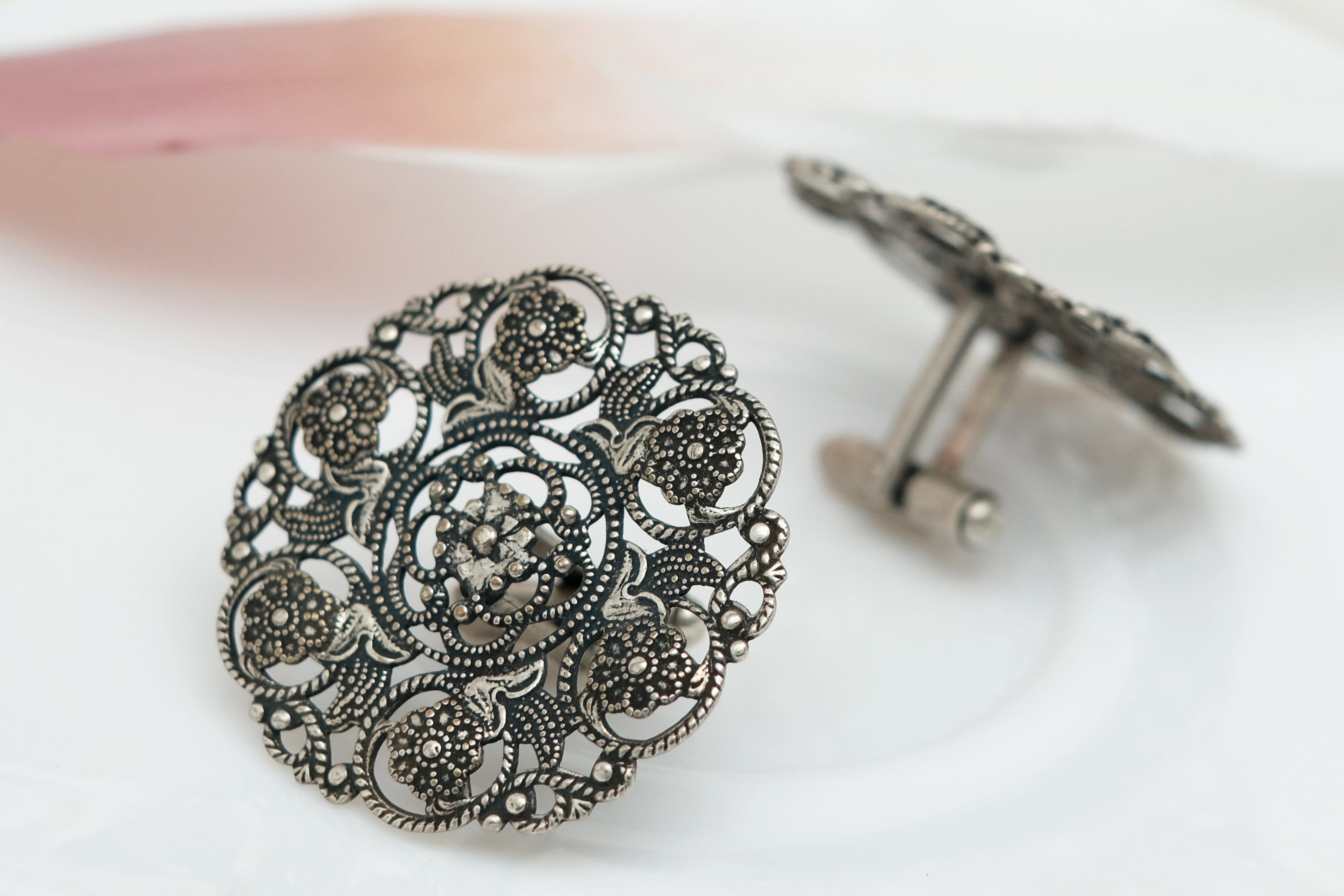 Round Victorian Lace | Cufflinks