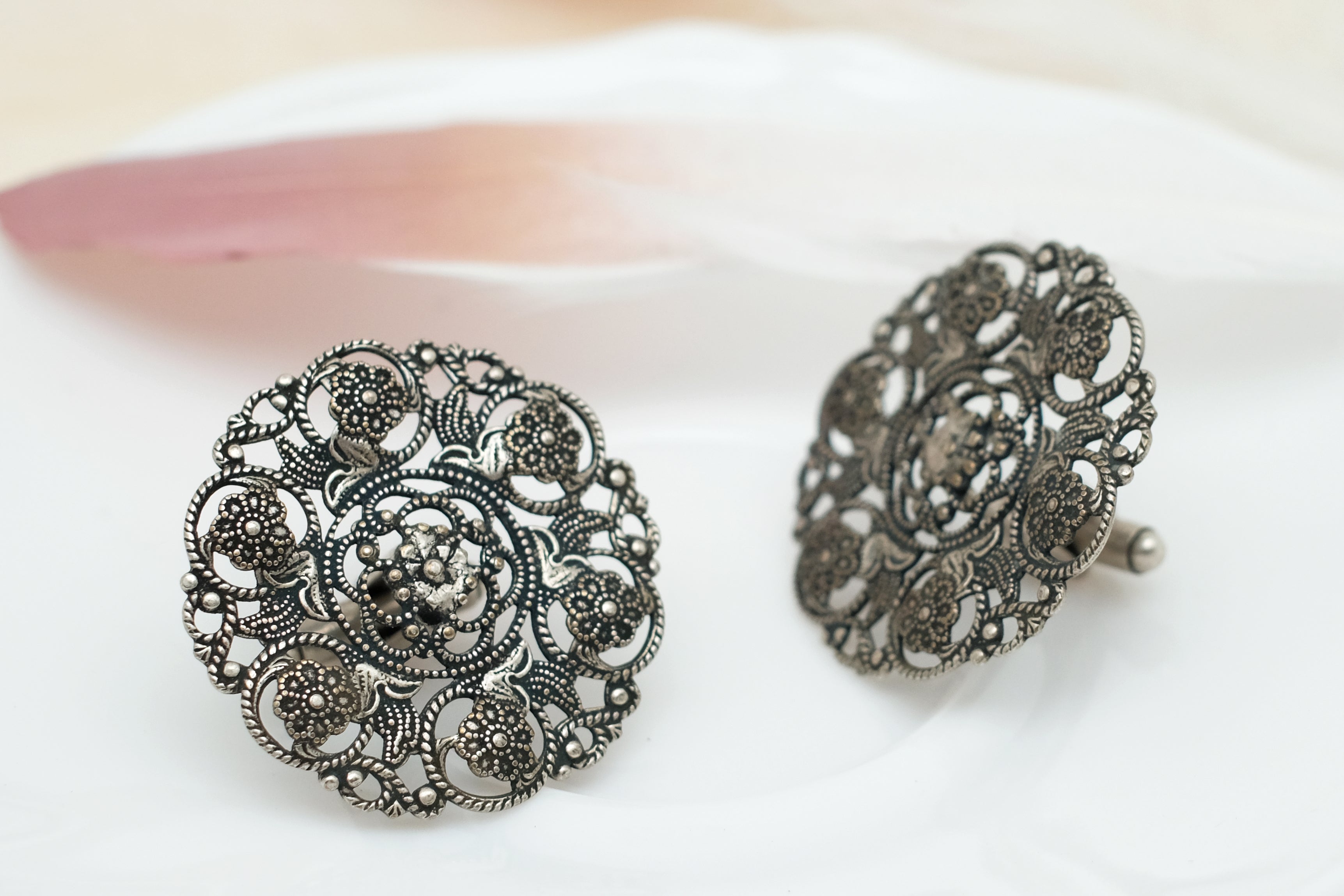 Round Victorian Lace | Cufflinks