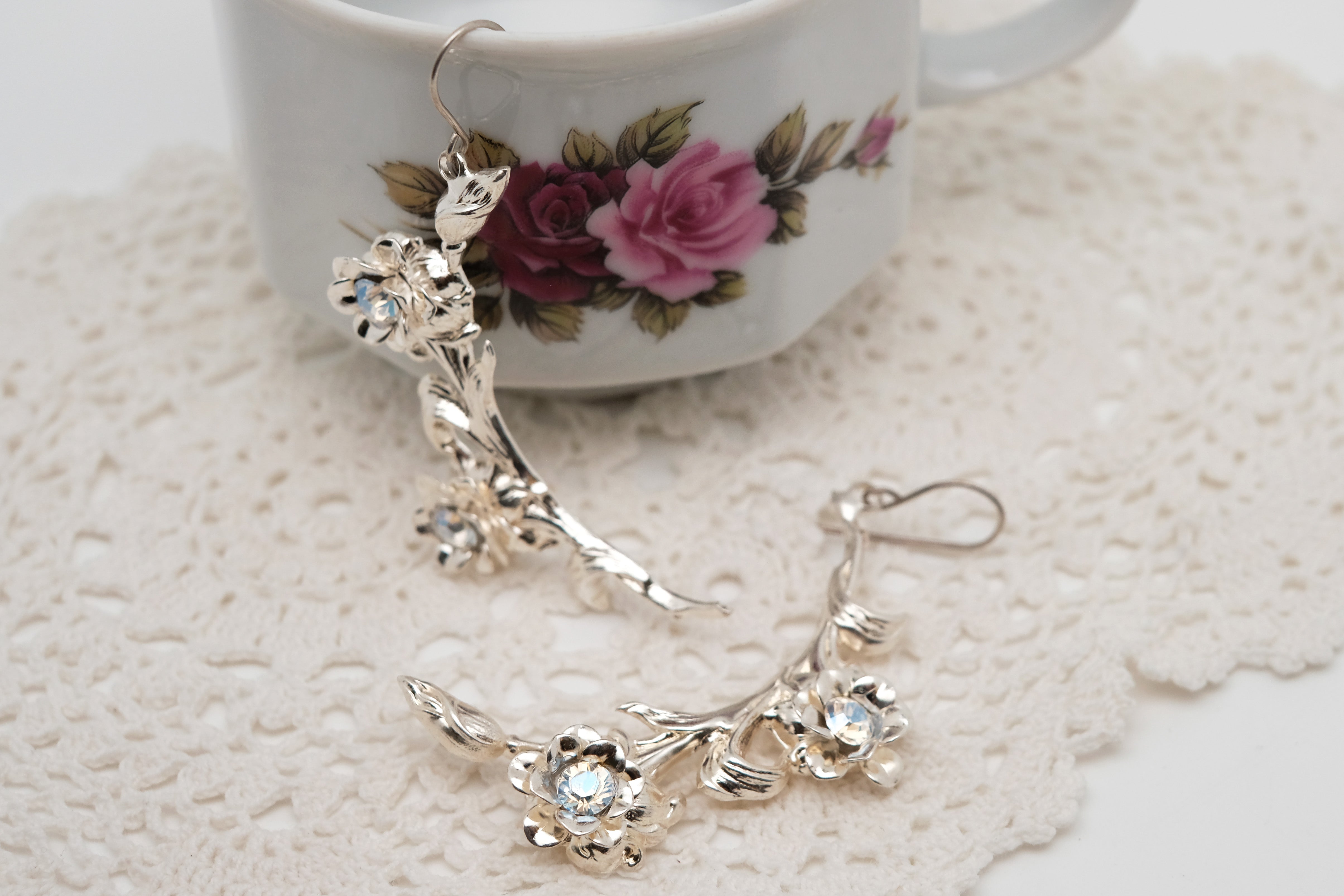 Sleeping beauty | Dangling Earrings