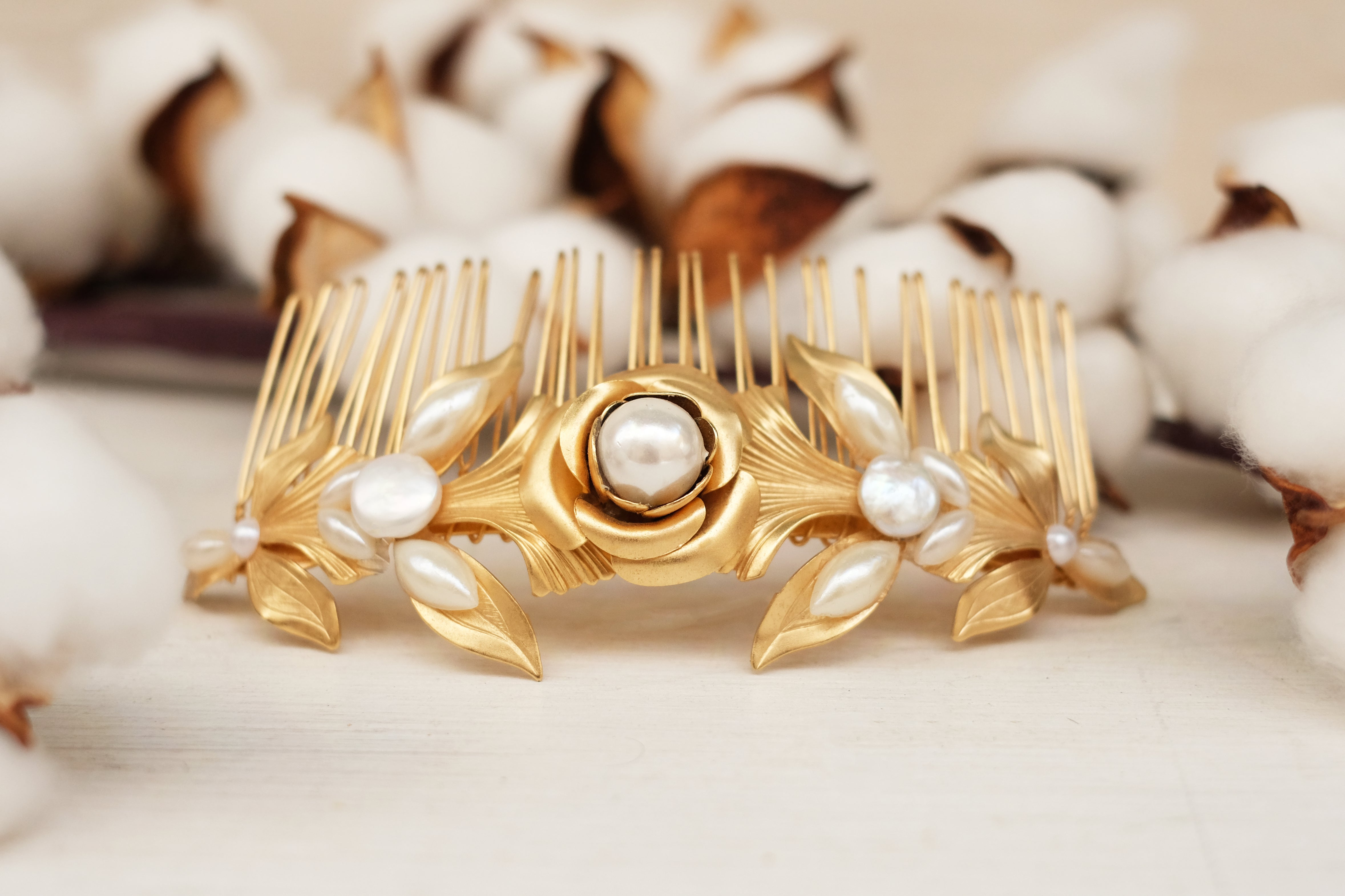 hair comb inlaid with pearl. details with gold plated rose flower and leaves. 