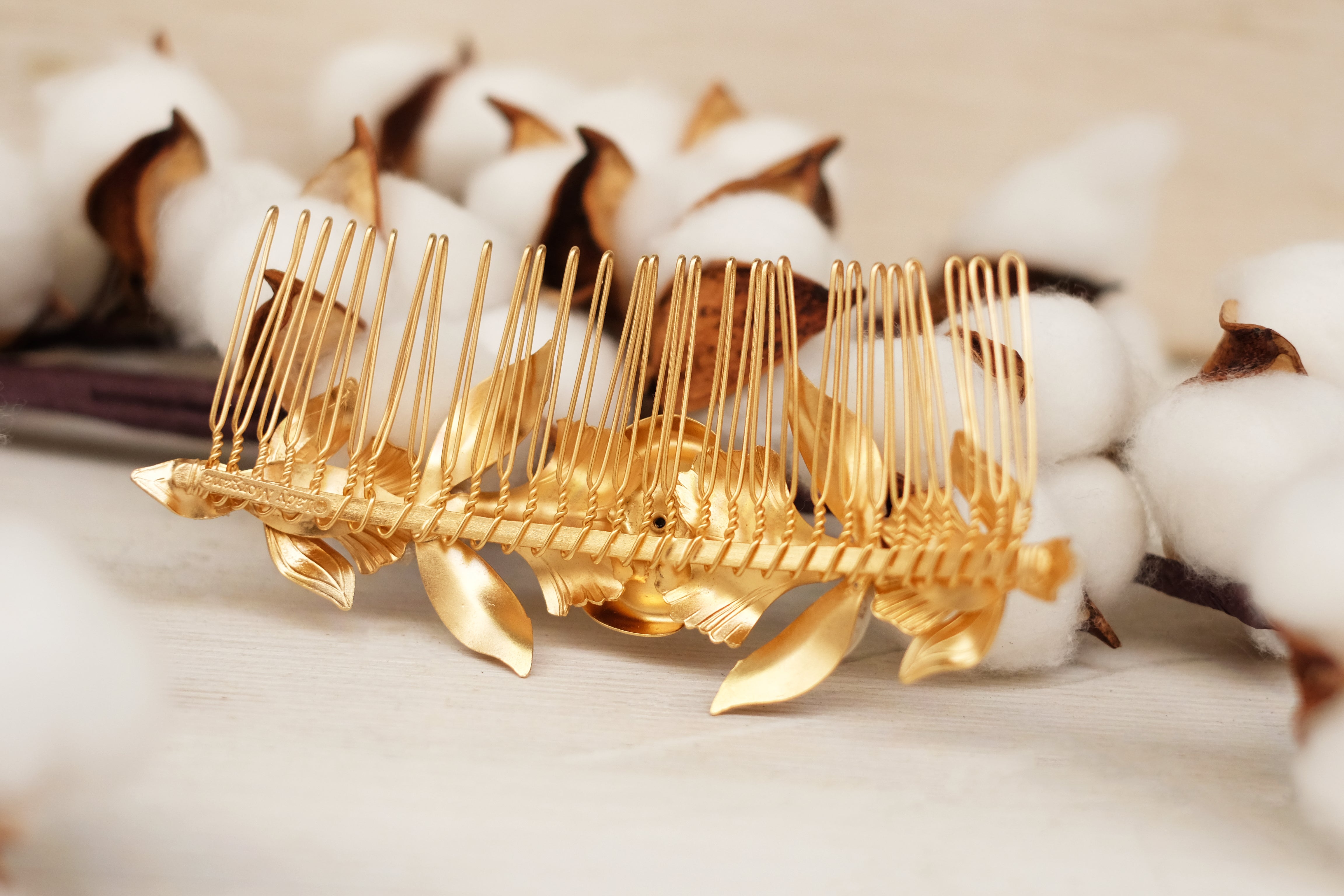 hair comb inlaid with pearl. details with gold plated rose flower and leaves. 