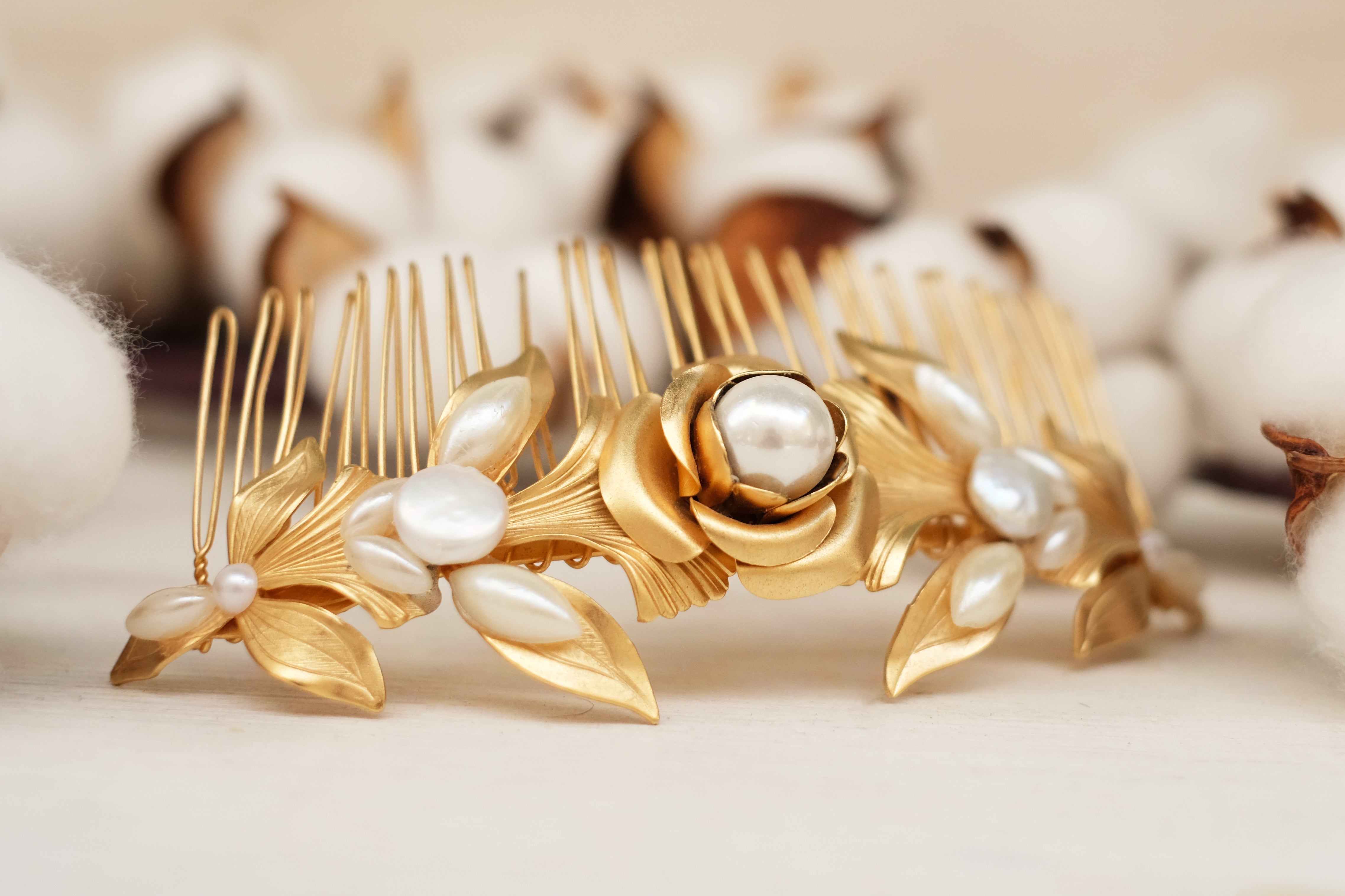 hair comb inlaid with pearl. details with gold plated rose flower and leaves. 