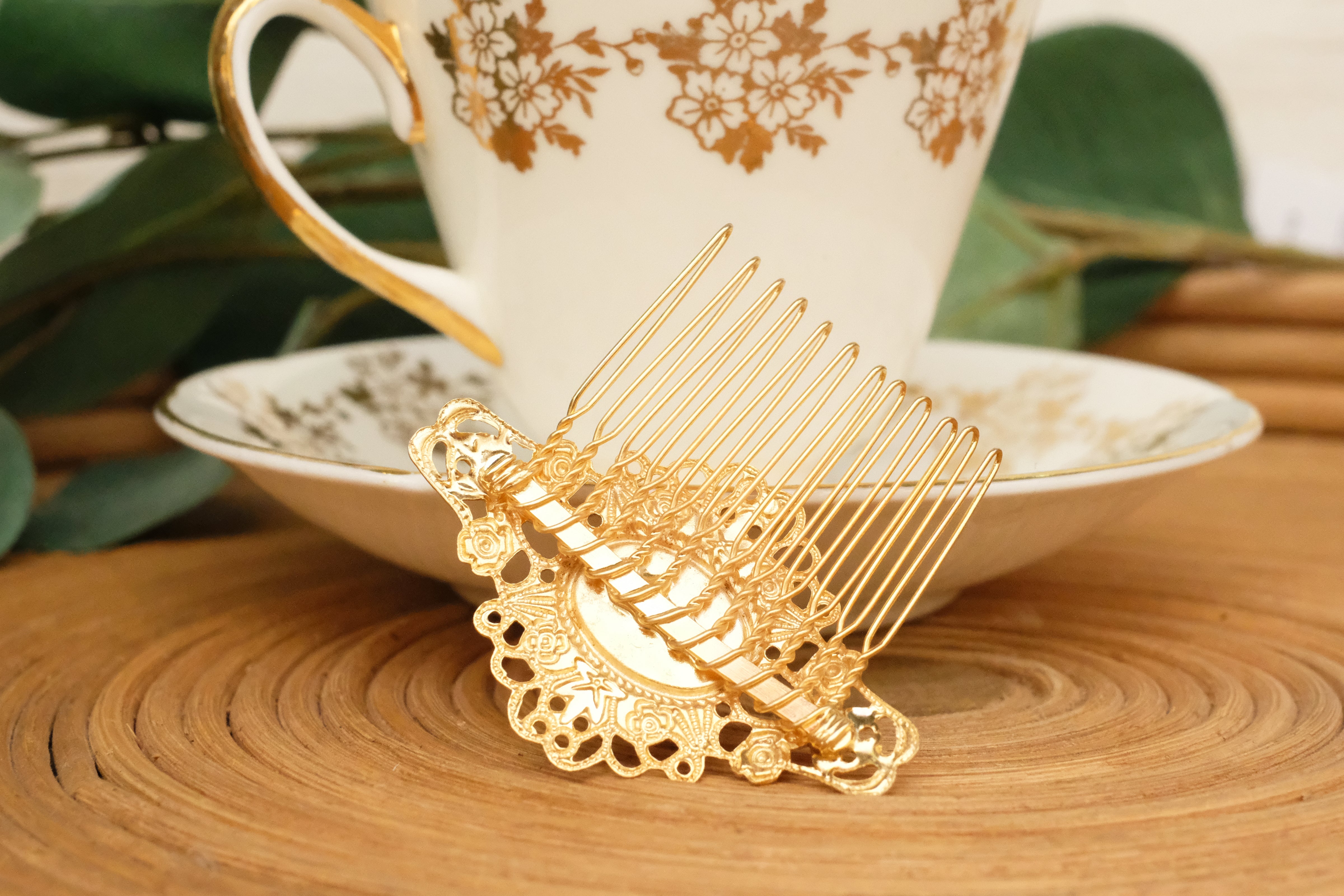 hair comb with pocket mirror detailed. in oxide silver and gold plated 